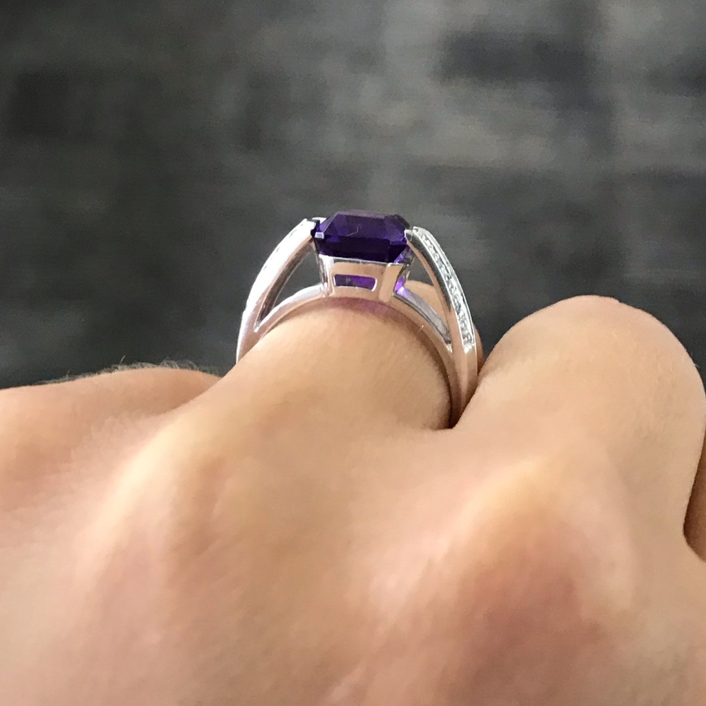 14kt white gold, diamond, and amethyst ring. - Picture 3 of 5